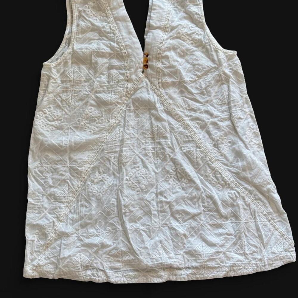 White embroidered top with button